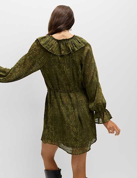 L&auml;ssig geschnittenes Minikleid mit R&uuml;schen und Animalprint