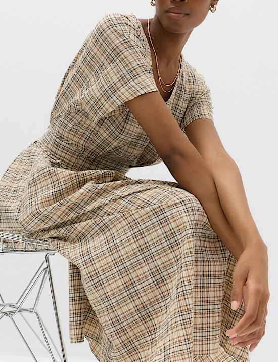 Robe midi 100 % coton &agrave; carreaux et col en V