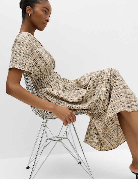 Robe midi 100 % coton &agrave; carreaux et col en V