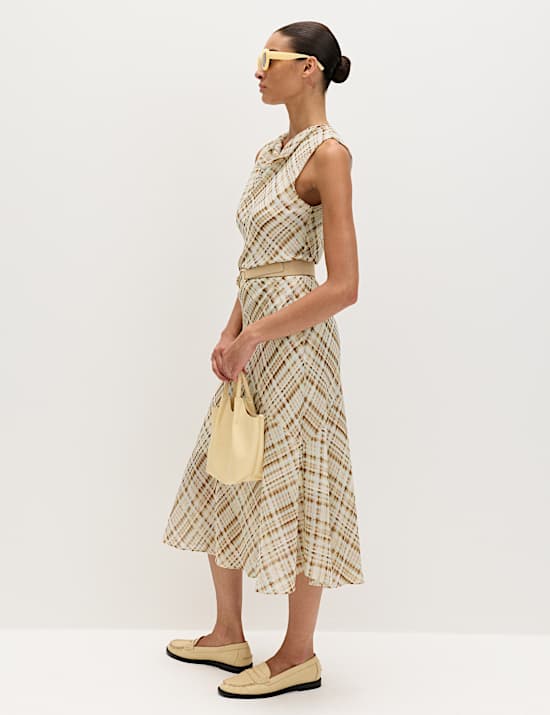 Fond de robe midi &agrave; col ch&acirc;le et carreaux