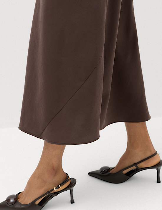 Fond de robe long &agrave; d&eacute;collet&eacute; rond