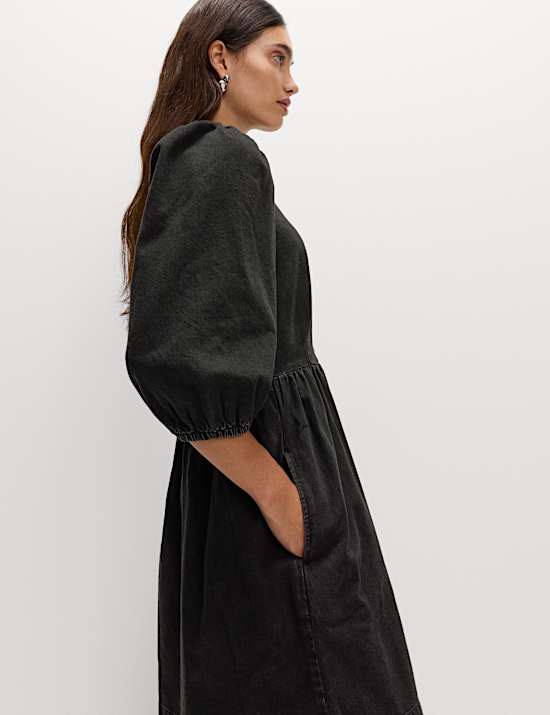 Denimové mini šaty z čisté bavlny se zvýrazněným pasem