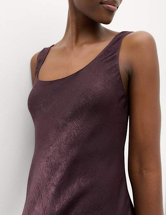 Gaun Slip Midi Satin Leher U Rendah