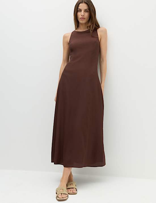 Robe midaxi coupe droite &agrave; bretelles crois&eacute;es