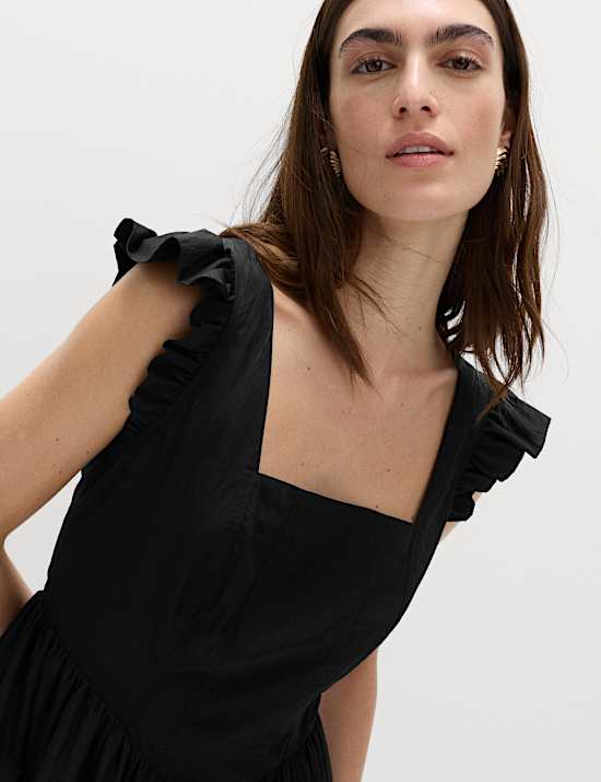 Gaun Skater Mini Detail Rumbai Leher Persegi