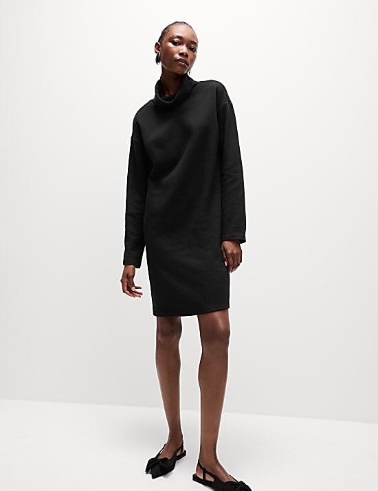 שמלת סריג באורך מיני ומבד ג'רסי עם צווארון נשפך