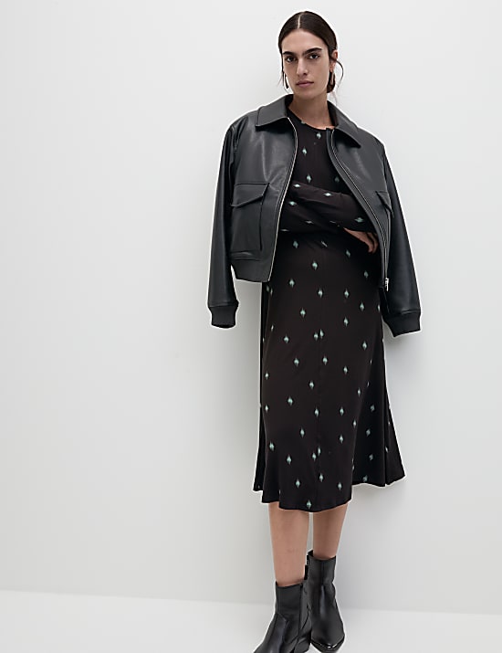 שמלת מידי מבד ג'רסי עם הדפס בגזרה ישרה וצמודה