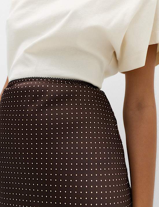 Falda por la rodilla de ajuste est&aacute;ndar de topos