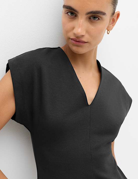 Minivestido recto de algod&oacute;n con cuello en pico
