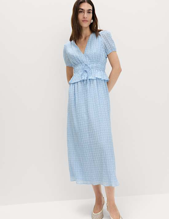 שמלת מידי אסופה במותניים מתערובת סיב תאית עם מחשוף וי