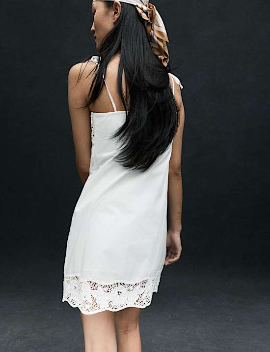 Robe caraco coupe courte 100 % coton &agrave; motif ajour&eacute;