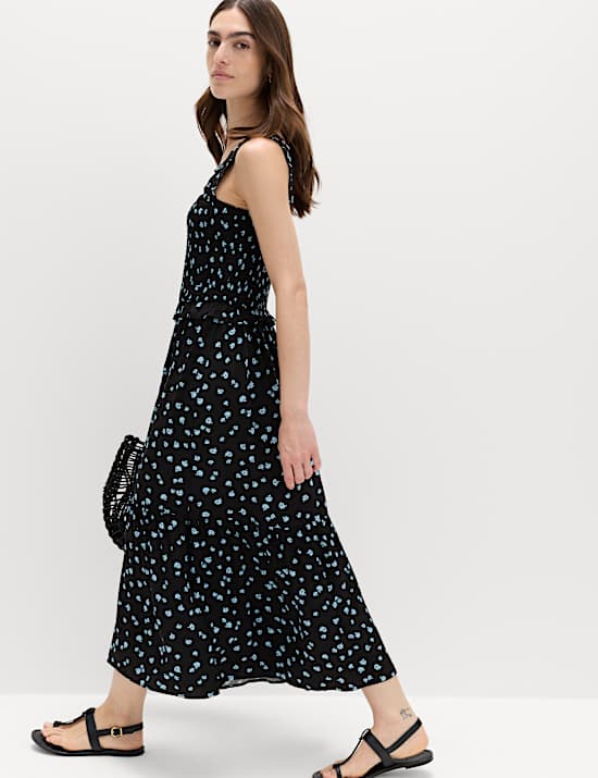 Vestido a media pierna a la cintura estampado de escote cuadrado