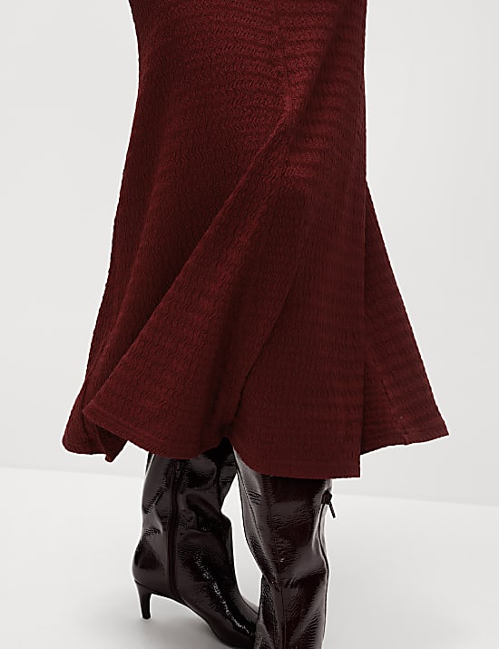 Gaun Kolom Midi Leher Bundar Bertekstur