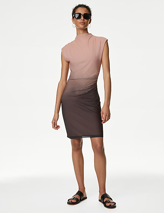 שמלת מיני עם הדפס מבד ג'רסי ומש