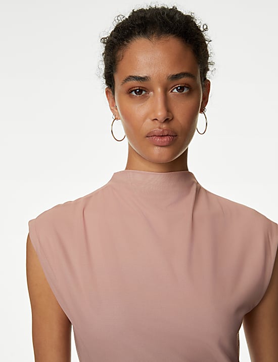 שמלת מיני עם הדפס מבד ג'רסי ומש