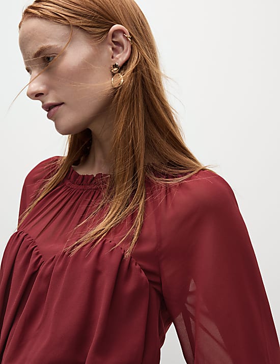 שמלת שיפון אסופה במותניים באורך מידקסי עם צווארון עגול