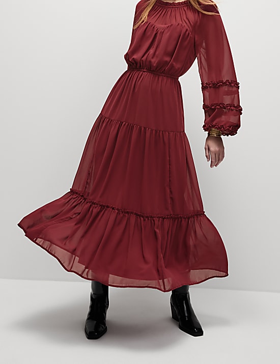 שמלת שיפון אסופה במותניים באורך מידקסי עם צווארון עגול