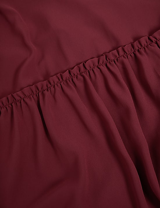 שמלת שיפון אסופה במותניים באורך מידקסי עם צווארון עגול