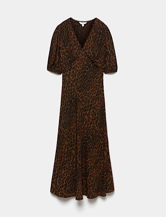 Vestido de tarde a media pierna de escote en pico con estampado animal