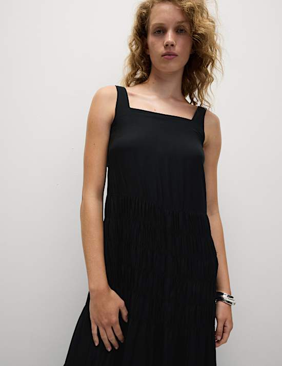 Μίντι φόρεμα με στρώσεις, τιράντες και τετράγωνη λαιμόκοψη