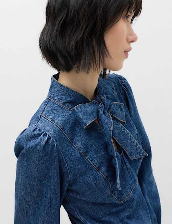 Robe ample coupe courte en jean avec encolure &agrave; nouer