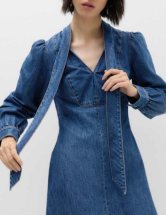 Robe ample coupe courte en jean avec encolure &agrave; nouer