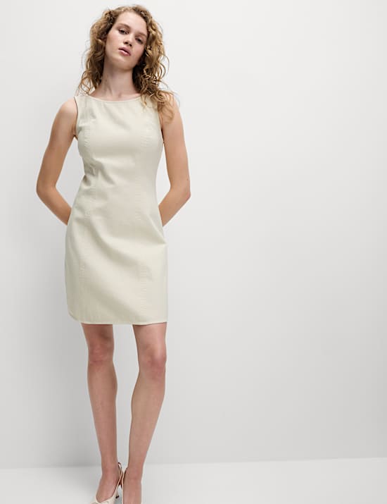 שמלת ג'ינס רב-עונתית בגזרת מיני מכותנה טהורה