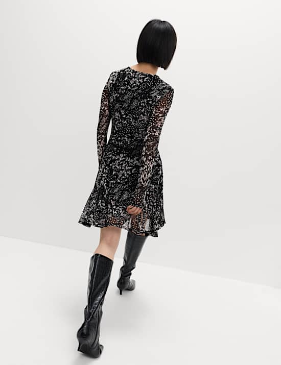 Robe patineuse coupe courte en filet avec imprimé