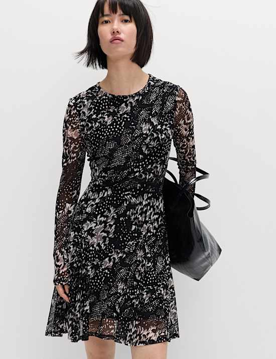 Robe patineuse coupe courte en filet avec imprimé