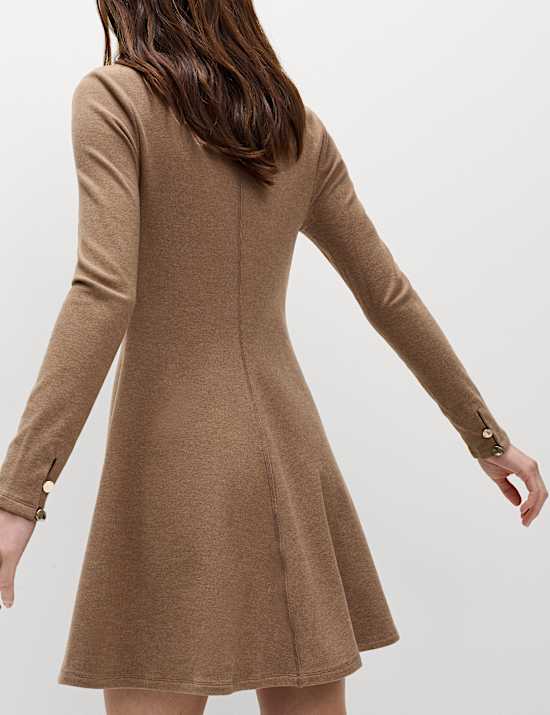 Bequemes Mini-Skaterkleid aus Jersey mit U-Ausschnitt