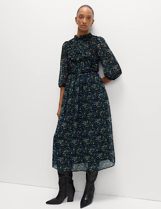 Tailliertes Midaxi-Kleid mit Rüschen und Blümchenmuster