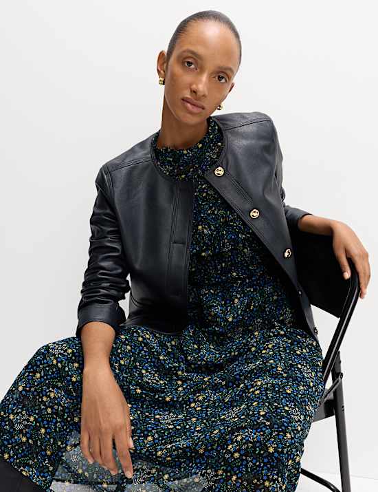 Tailliertes Midaxi-Kleid mit Rüschen und Blümchenmuster