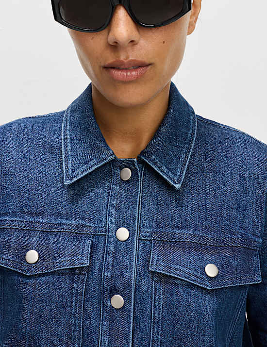 Robe chemise coupe courte en coton avec encolure