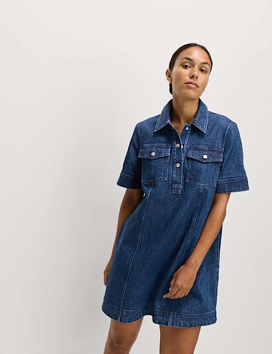 Robe chemise coupe courte en coton avec encolure