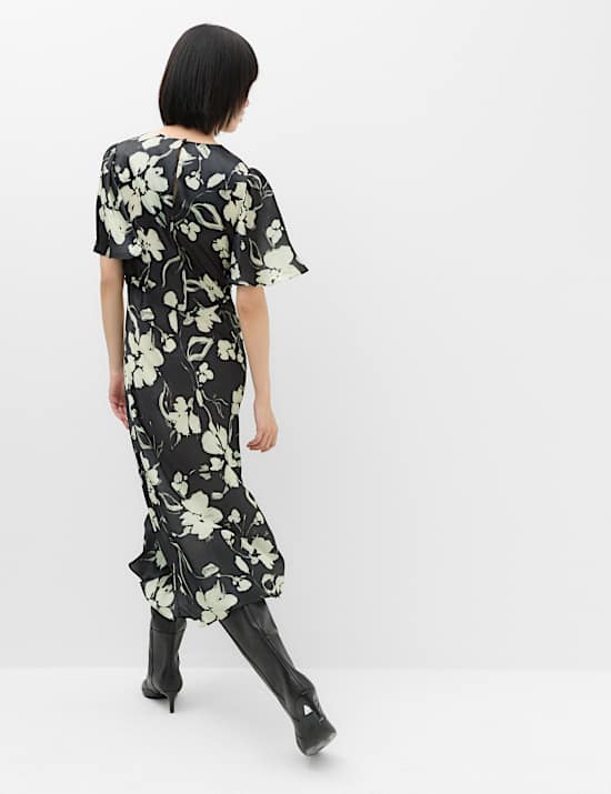 Tailliertes Midikleid in Empire-Linie mit Blumenmuster aus Satin
