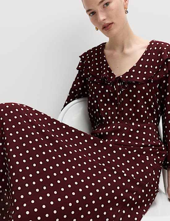 Gaun Midaxi Motif Polkadot untuk Acara Minum Teh