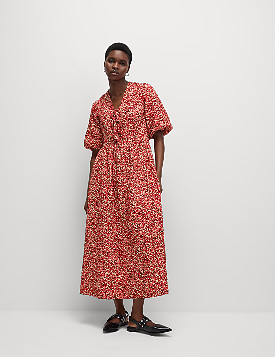 Robe midi en coton &agrave; taille ajust&eacute;e, col en V et motif fleuri