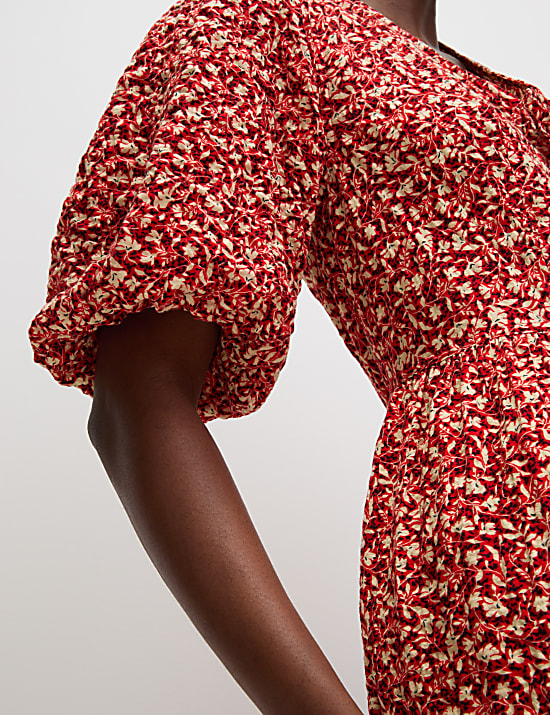 Robe midi en coton &agrave; taille ajust&eacute;e, col en V et motif fleuri