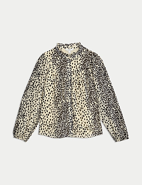 Halenka s punt&iacute;ky, ozdobn&yacute;mi vol&aacute;nky a knofl&iacute;čky u krku