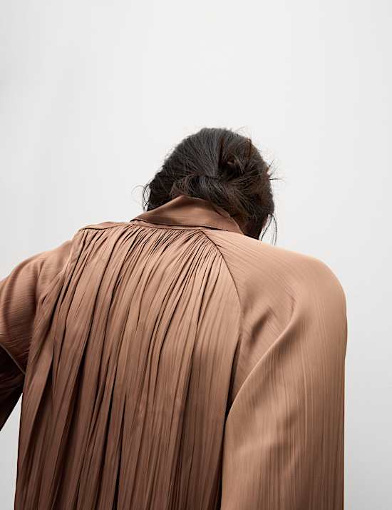 Chemise pliss&eacute;e avec encolure