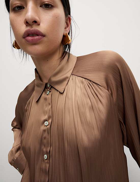 Chemise pliss&eacute;e avec encolure