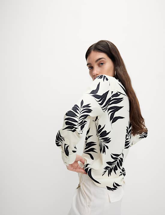 Kemeja Kerah Bermotif