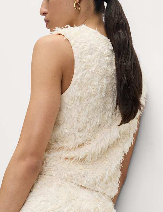 Top versierd met verendetail