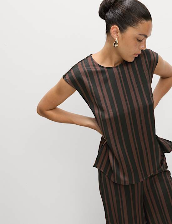 Plisse Striped Round Neck Sleeveless Top