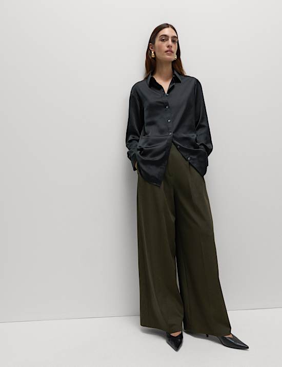 Chemise en satin boutonnée à encolure