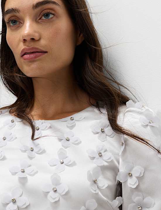 Top en satin à motif fleuri appliqué avec décoration