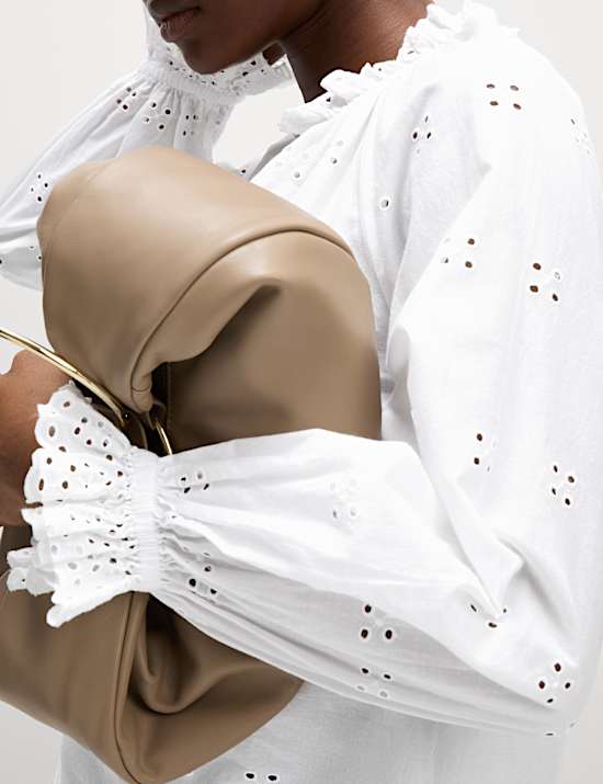 Blouse 100 % coton &agrave; motif brod&eacute; et volants