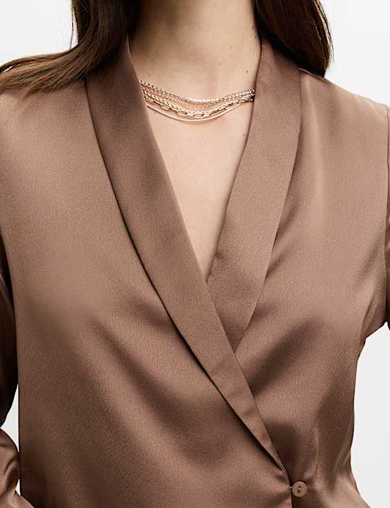 Chemise en satin avec col châle