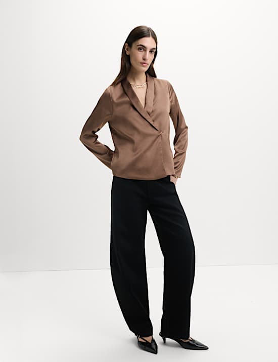 Chemise en satin avec col châle