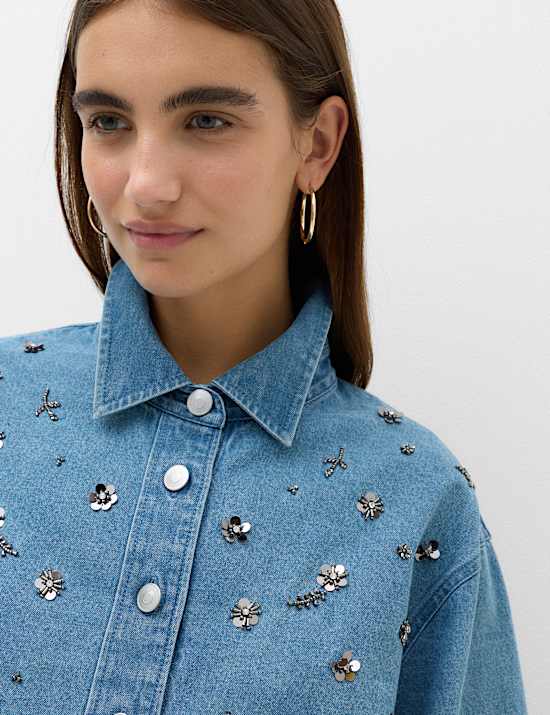 Camisa denim con cuello con adorno